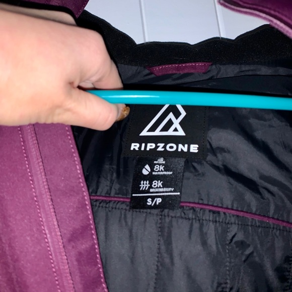 RipZone Small plum winter coat/snowboarding coat. - Picture 5 of 5